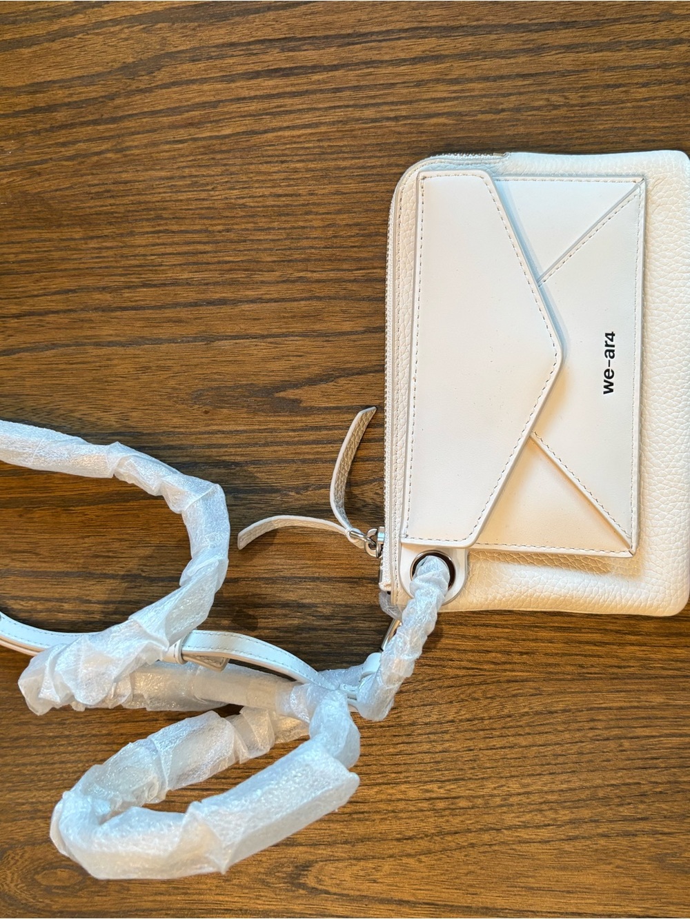 We-ar4 White Crossbody Wallet with Front Card Pocket